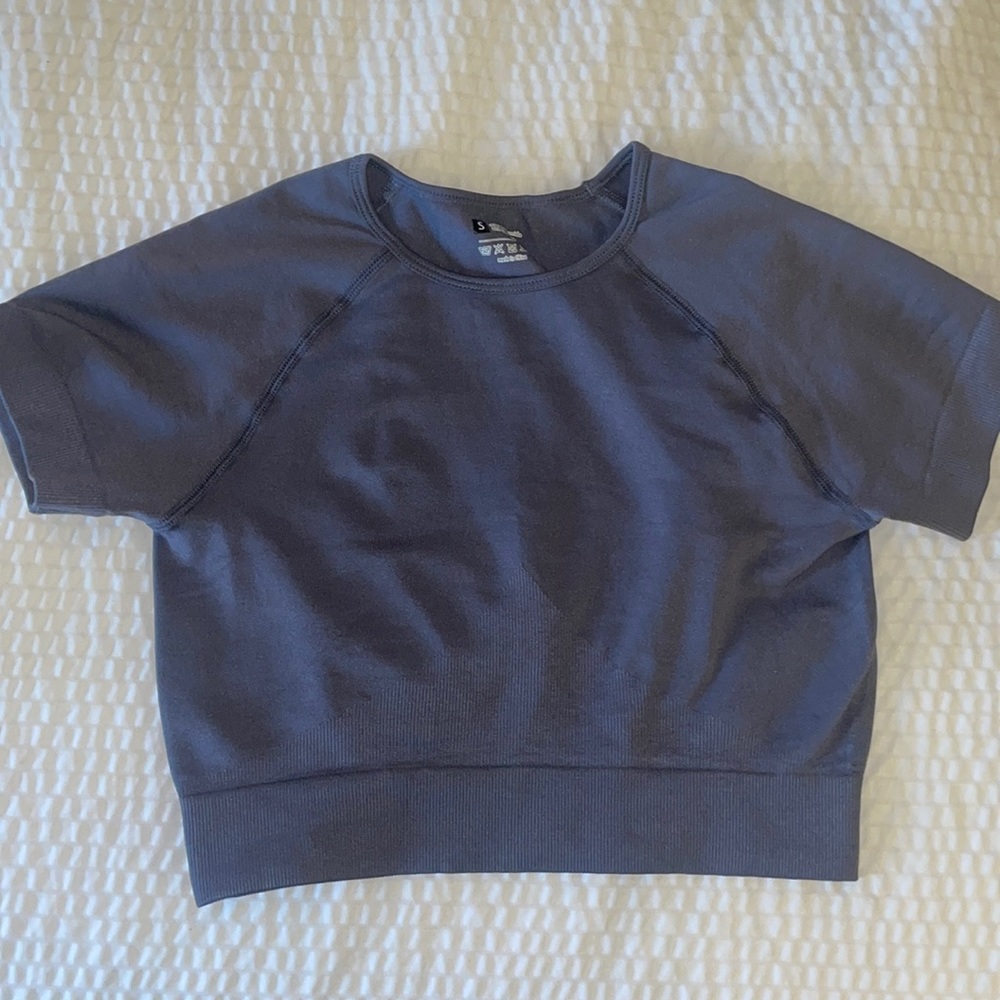 Women’s fitted crop top. Gym wear